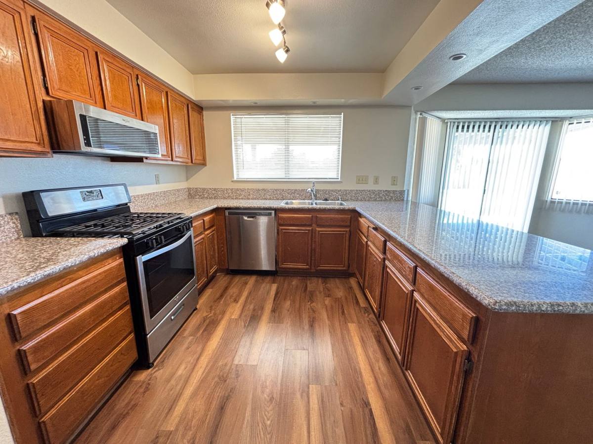House for rent at 43909 Kennsington Place, Lancaster, CA 93536