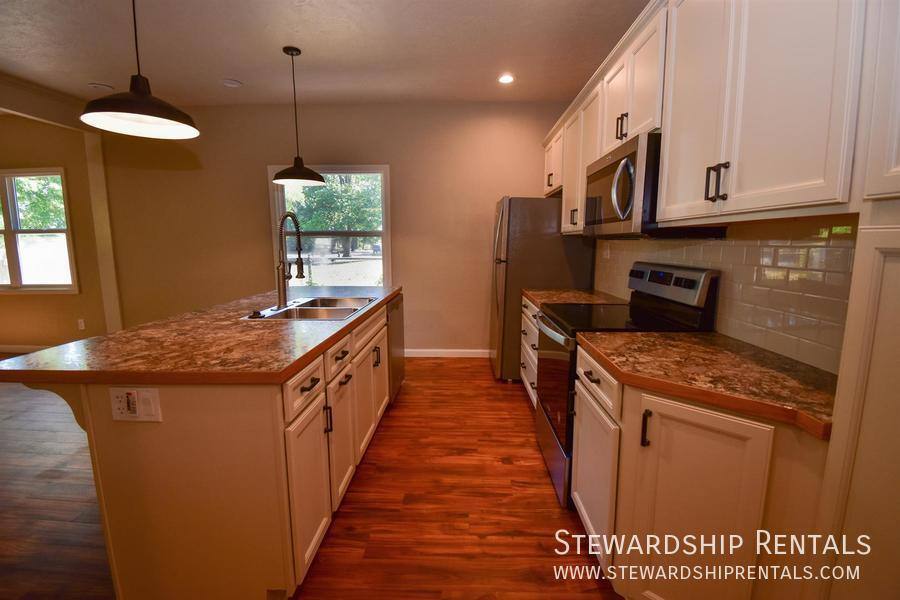 Apartment for rent at 754 W 12th Ave #A, Eugene, OR 97402
