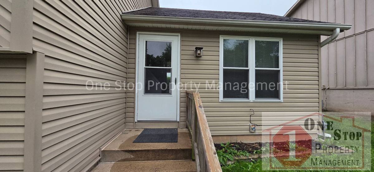 House for rent at 18905 E 18th St N, Independence, MO 64058