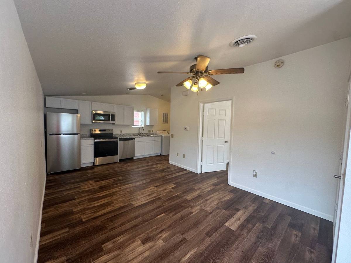 Apartment for rent at 1609-1611 Broadway St, Quincy, IL 62301