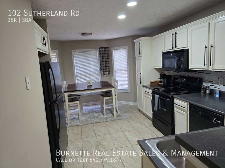 Townhouse for rent at 102 Sutherland Rd, Radford, VA 24141