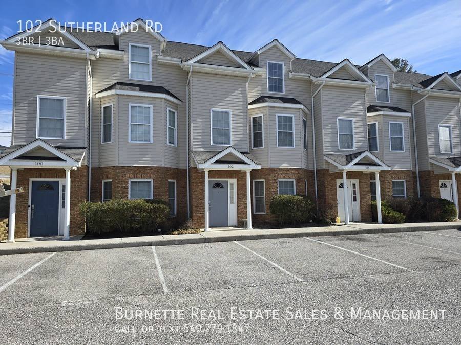 Townhouse for rent at 102 Sutherland Rd, Radford, VA 24141
