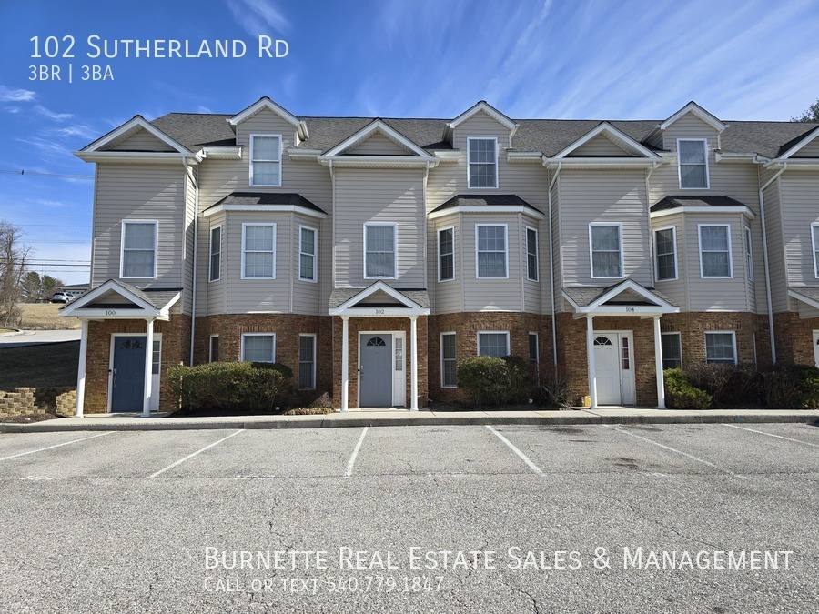 Townhouse for rent at 102 Sutherland Rd, Radford, VA 24141