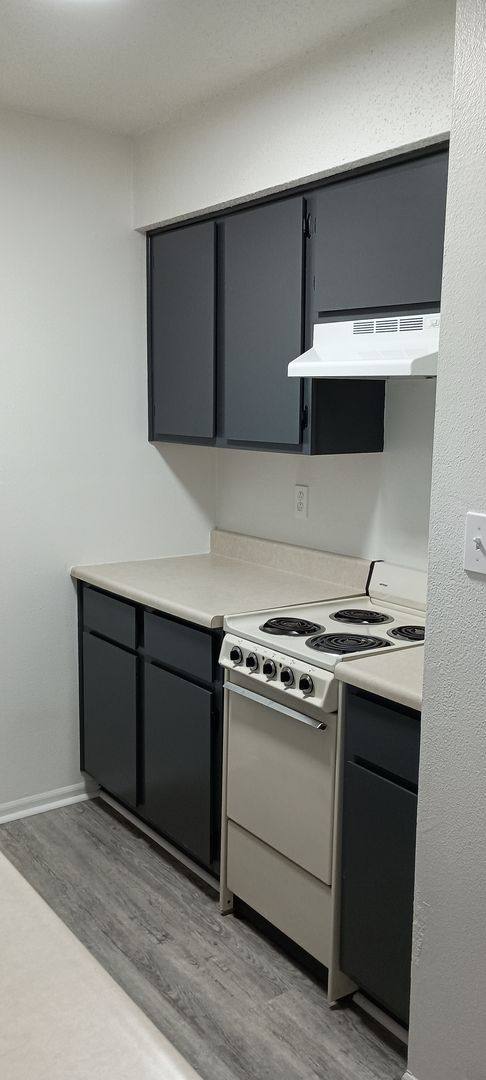 Apartment for rent at 906 E D St, Hillsboro, KS 67063