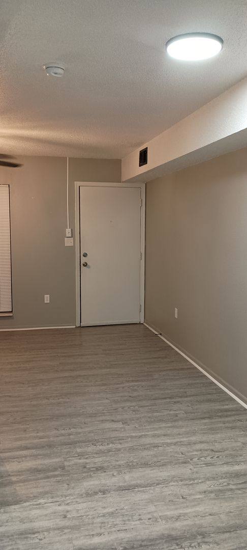 Apartment for rent at 906 E D St, Hillsboro, KS 67063