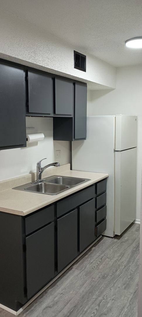Apartment for rent at 906 E D St, Hillsboro, KS 67063