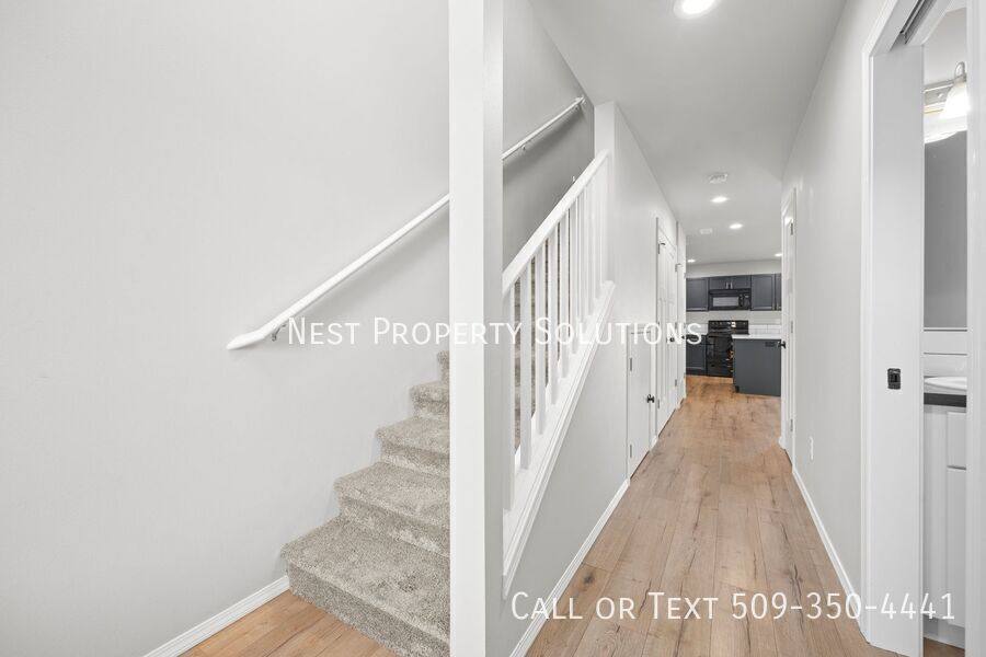 Apartment for rent at 338 W 6th St, Warden, WA 98857