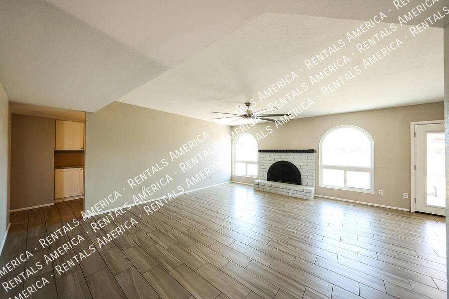 House for rent at 10627 S 44th St, Phoenix, AZ 85044