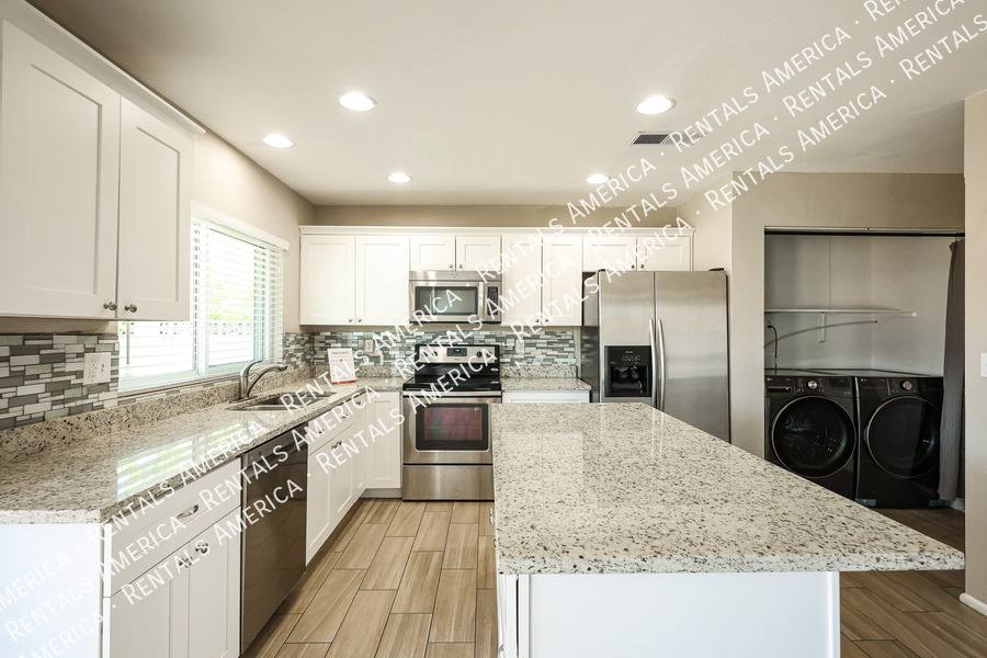 House for rent at 10627 S 44th St, Phoenix, AZ 85044