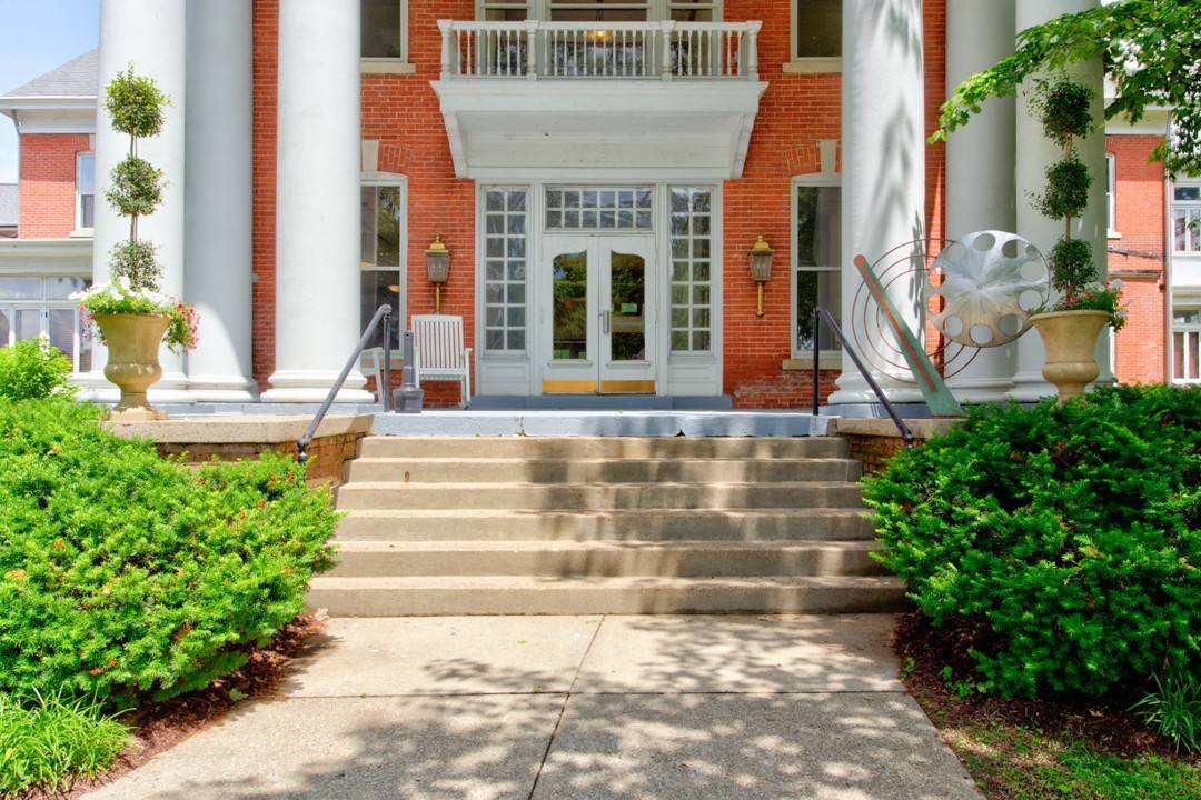 Apartment for rent at 1320 SE 2nd St, Evansville, IN 47713