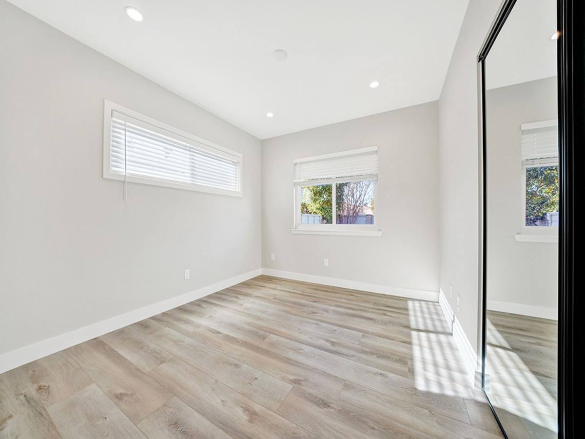 Apartment for rent at 2476 Elden Ave, Costa Mesa, CA 92627