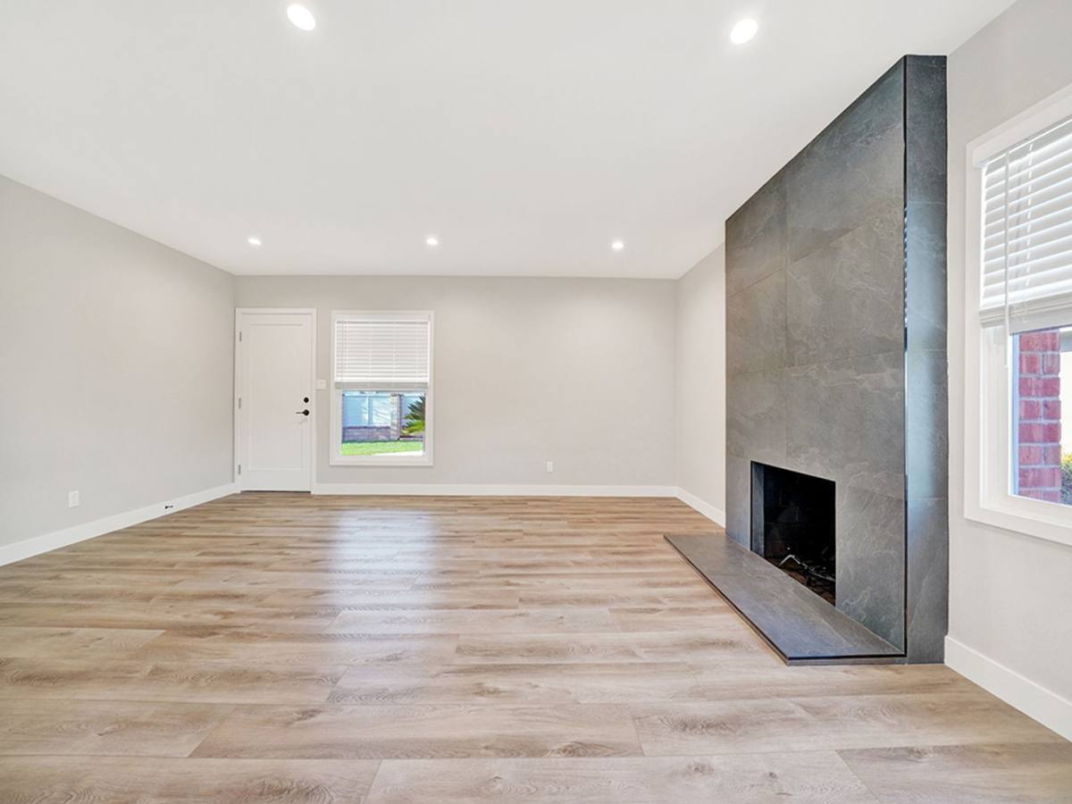 Apartment for rent at 2476 Elden Ave, Costa Mesa, CA 92627
