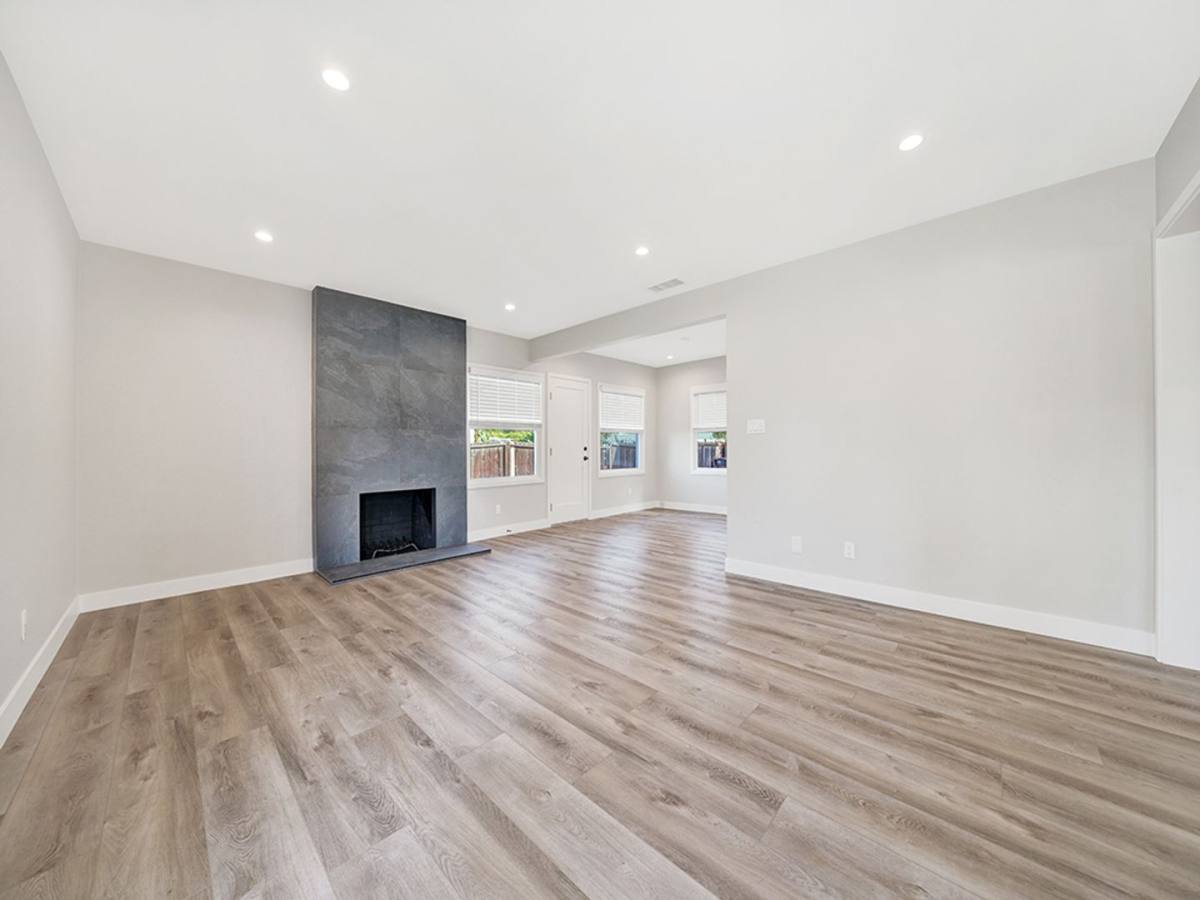 Apartment for rent at 2476 Elden Ave, Costa Mesa, CA 92627