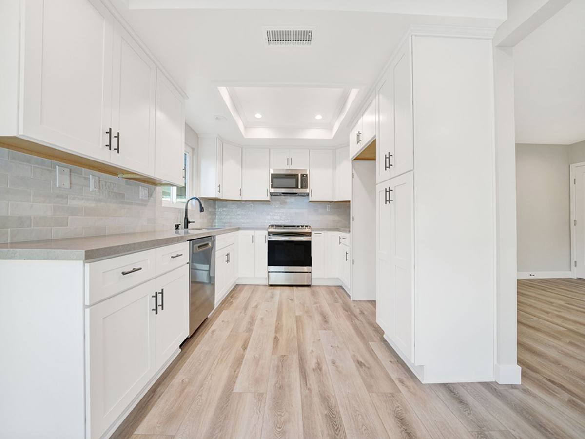 Apartment for rent at 2476 Elden Ave, Costa Mesa, CA 92627