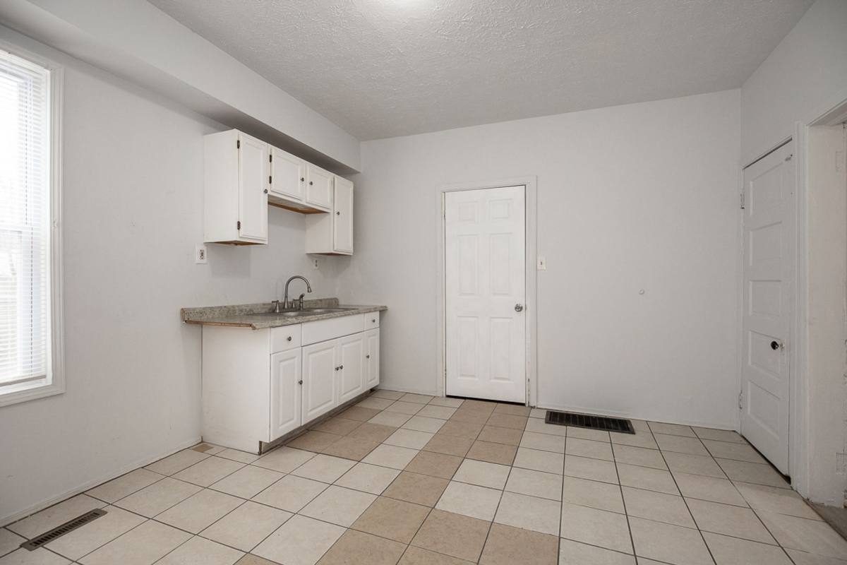 Apartment for rent at 3300 W 54th, Cleveland, OH 44102