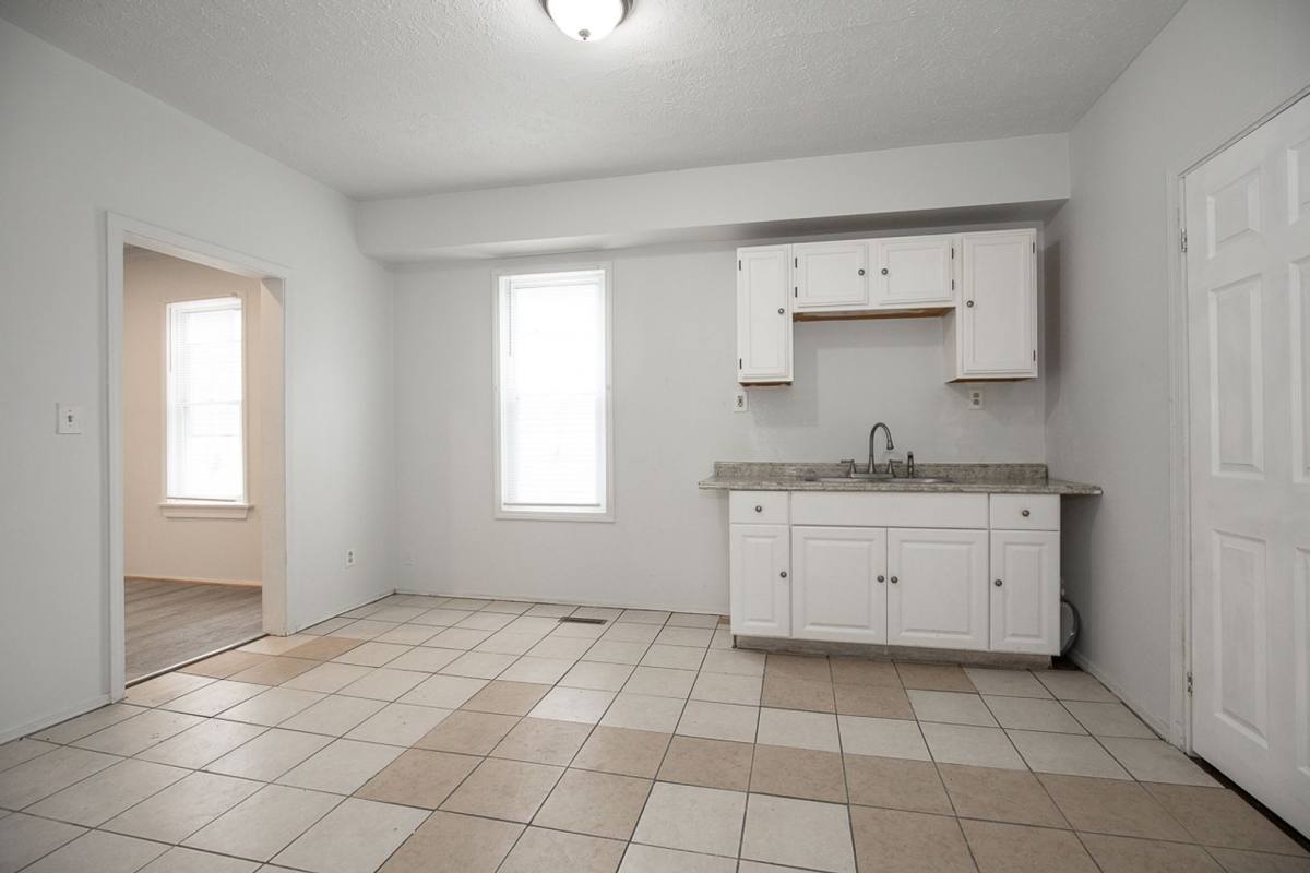 Apartment for rent at 3300 W 54th, Cleveland, OH 44102