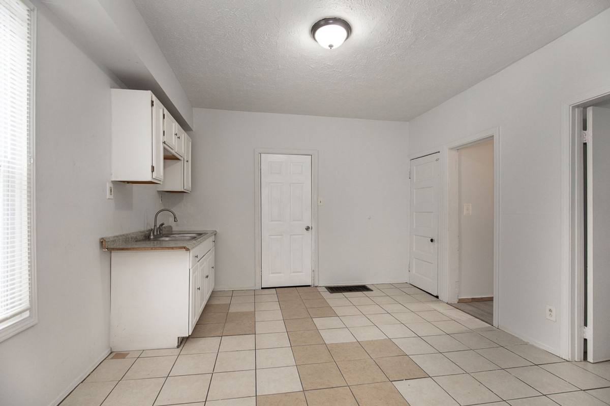 Apartment for rent at 3300 W 54th, Cleveland, OH 44102