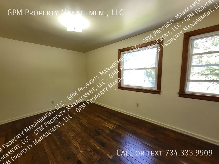 Townhouse for rent at 2040 Dryden St, Westland, MI 48186