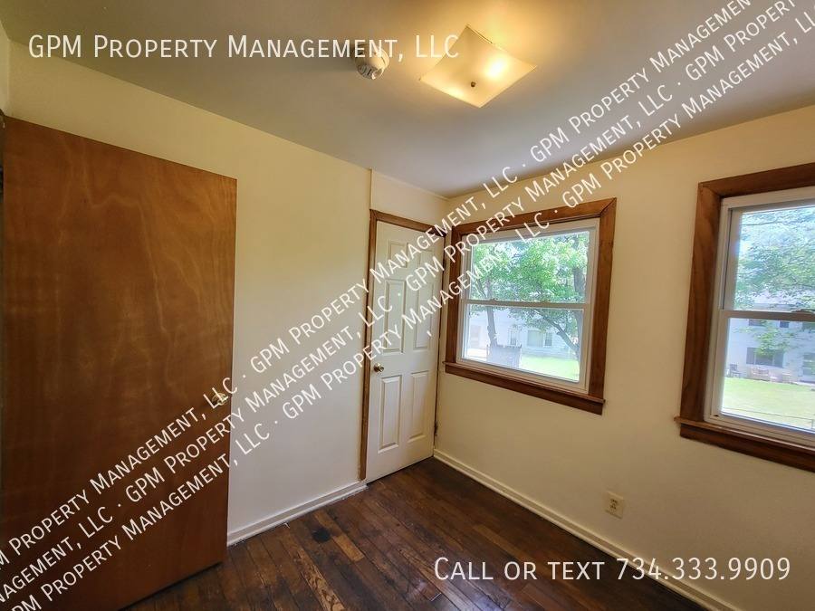 Townhouse for rent at 2040 Dryden St, Westland, MI 48186