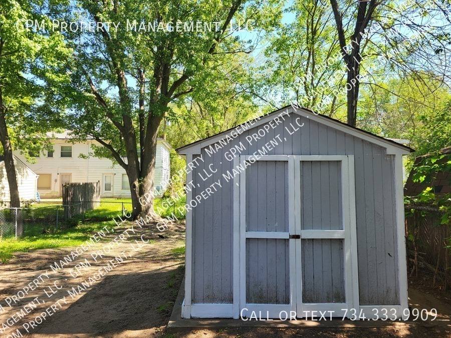 Townhouse for rent at 2040 Dryden St, Westland, MI 48186
