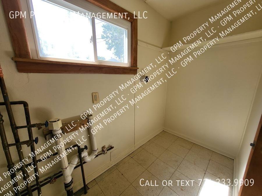 Townhouse for rent at 2040 Dryden St, Westland, MI 48186