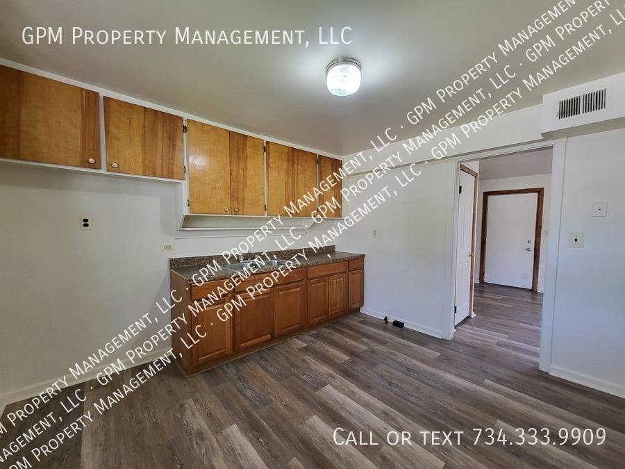Townhouse for rent at 2040 Dryden St, Westland, MI 48186
