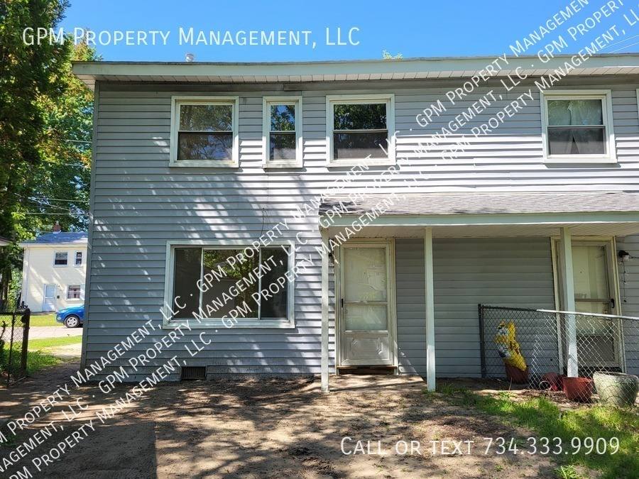 Townhouse for rent at 2040 Dryden St, Westland, MI 48186