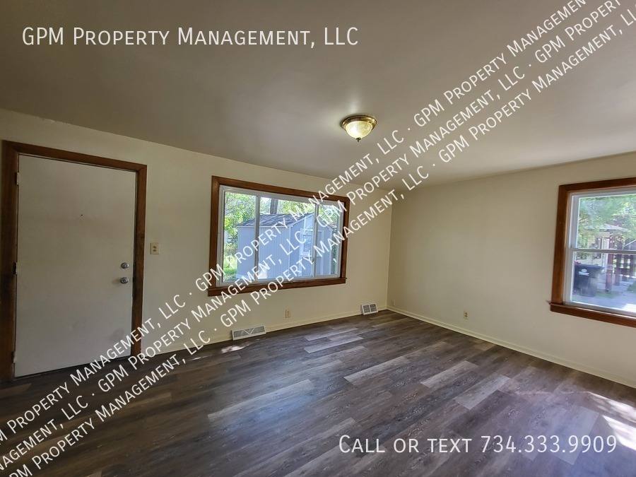 Townhouse for rent at 2040 Dryden St, Westland, MI 48186