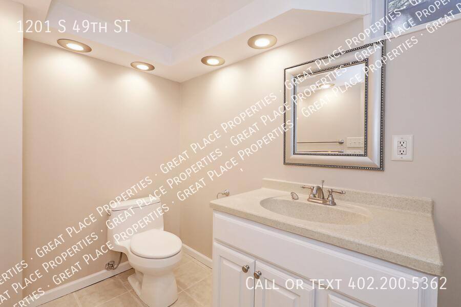 Apartment for rent at 1201 S 49th St, Lincoln, NE 68510