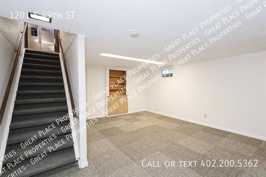 Apartment for rent at 1201 S 49th St, Lincoln, NE 68510