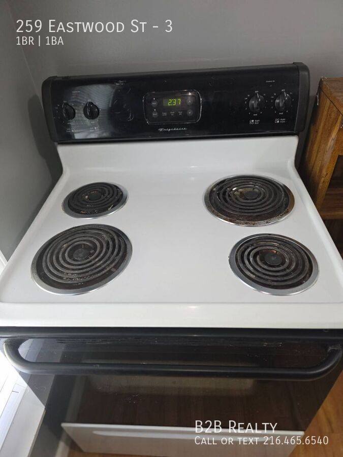 Apartment for rent at 259 Eastwood St #3, Geneva, OH 44041