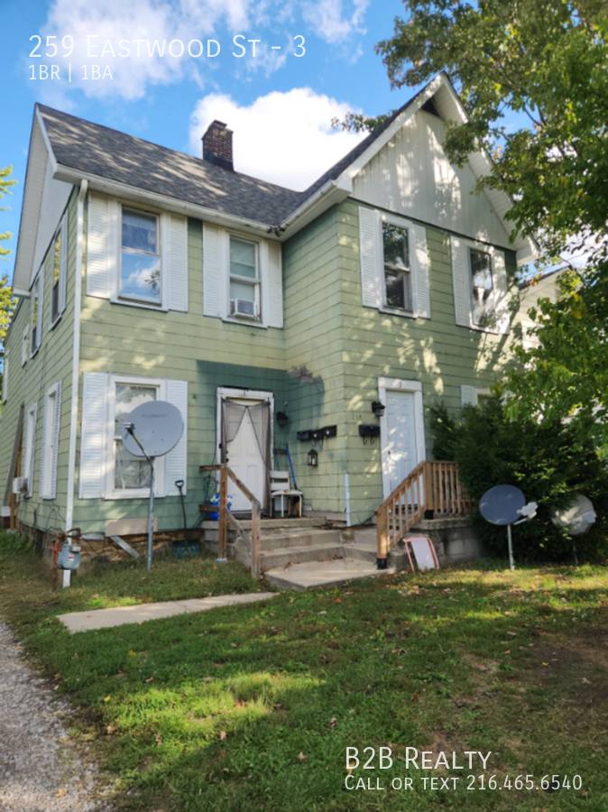 Apartment for rent at 259 Eastwood St #3, Geneva, OH 44041
