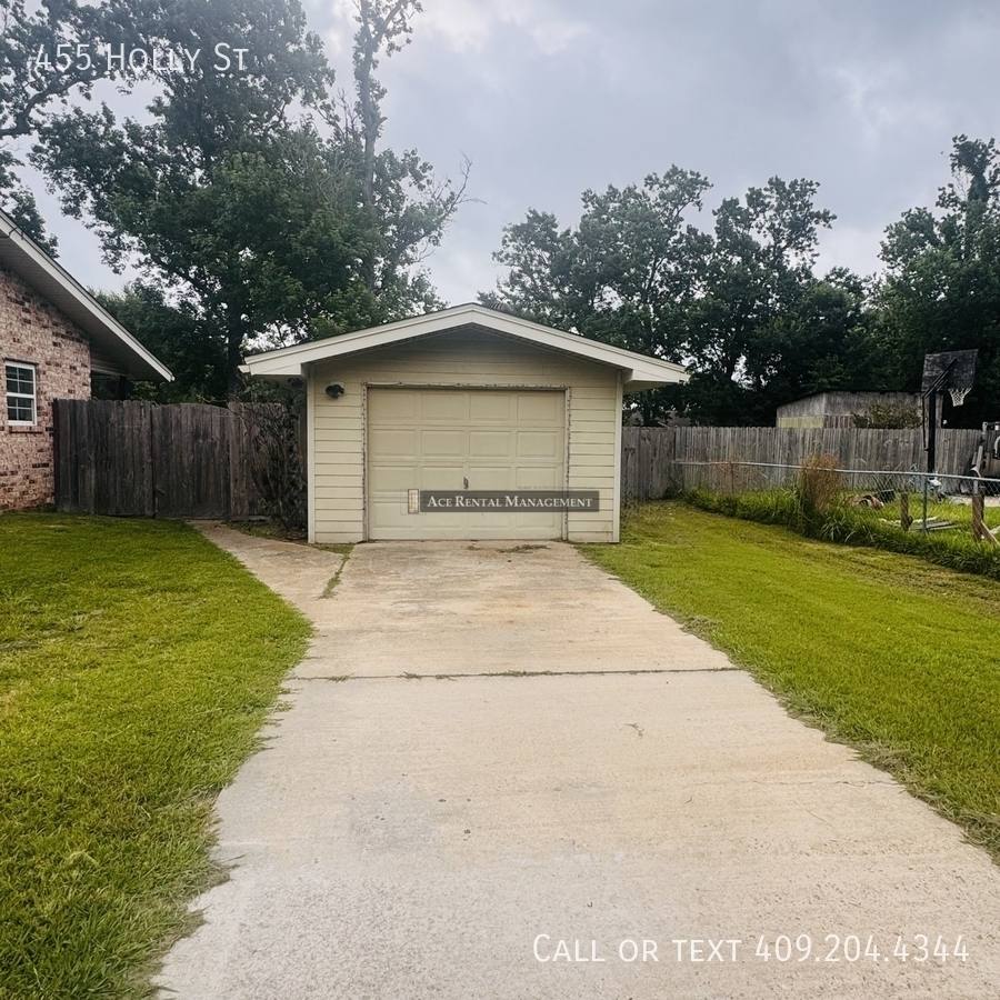 House for rent at 455 Holly St, Bridge City, TX 77611