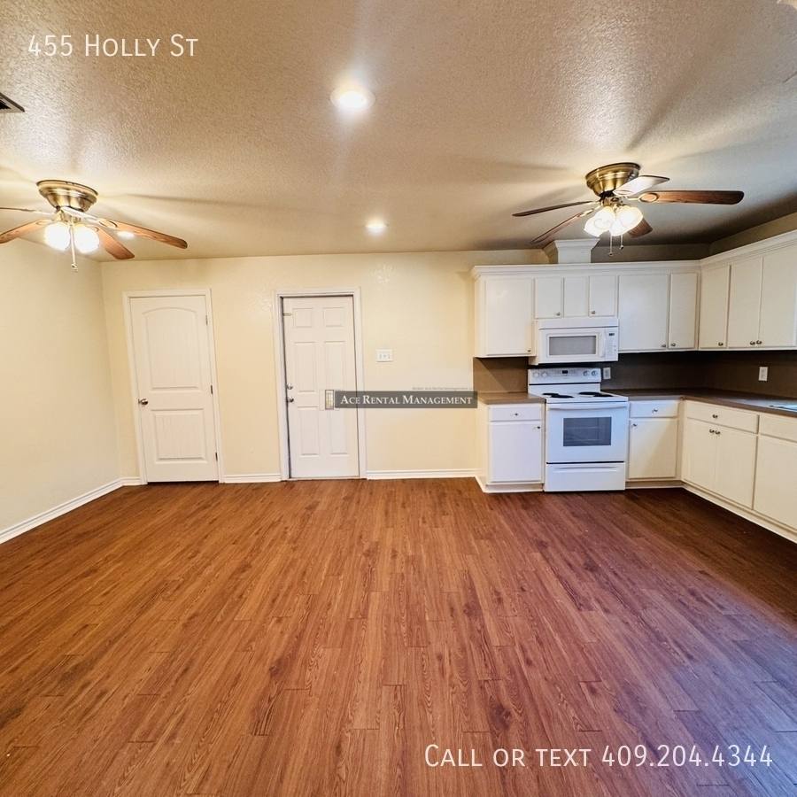 House for rent at 455 Holly St, Bridge City, TX 77611