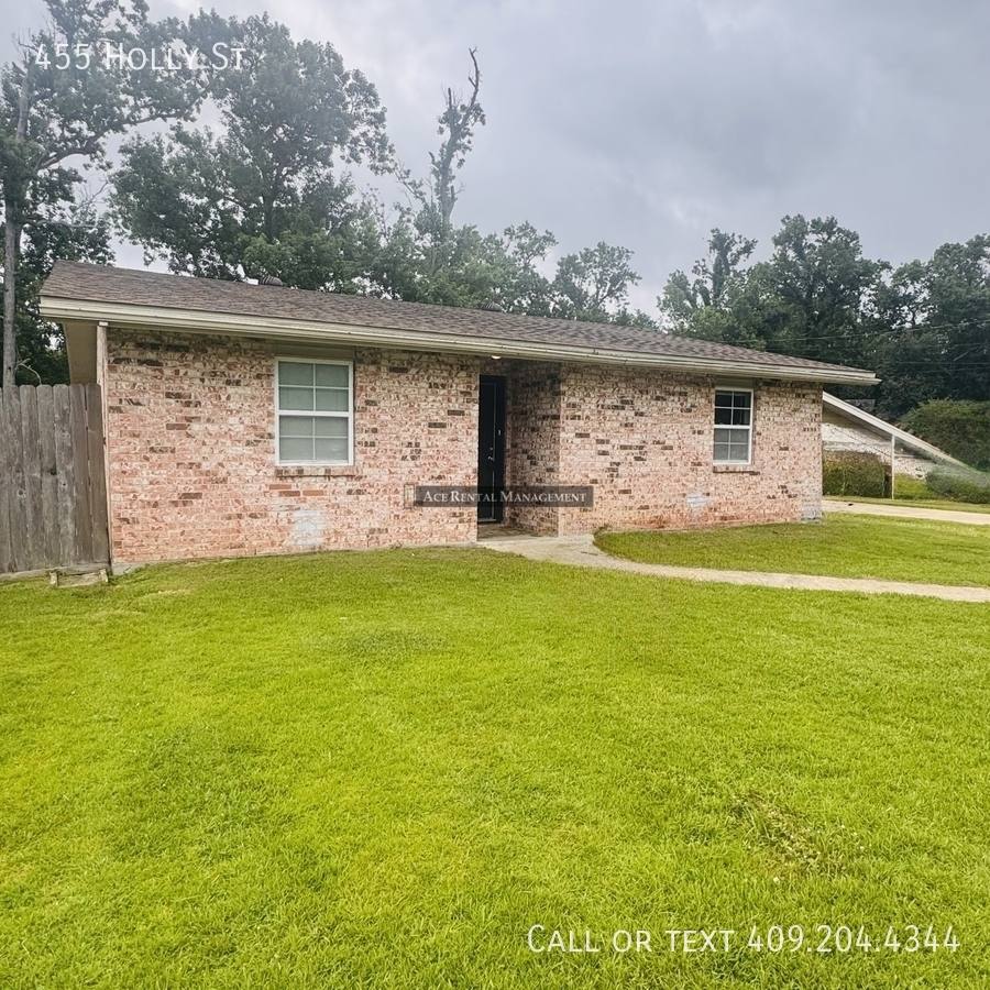 House for rent at 455 Holly St, Bridge City, TX 77611