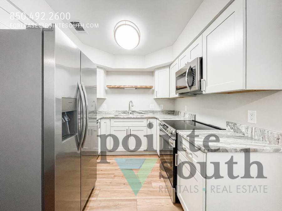 Townhouse for rent at 2106 Schwab Court #B, Pensacola, FL 32504