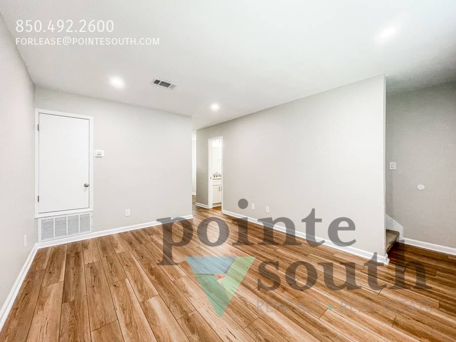 Townhouse for rent at 2106 Schwab Court #B, Pensacola, FL 32504