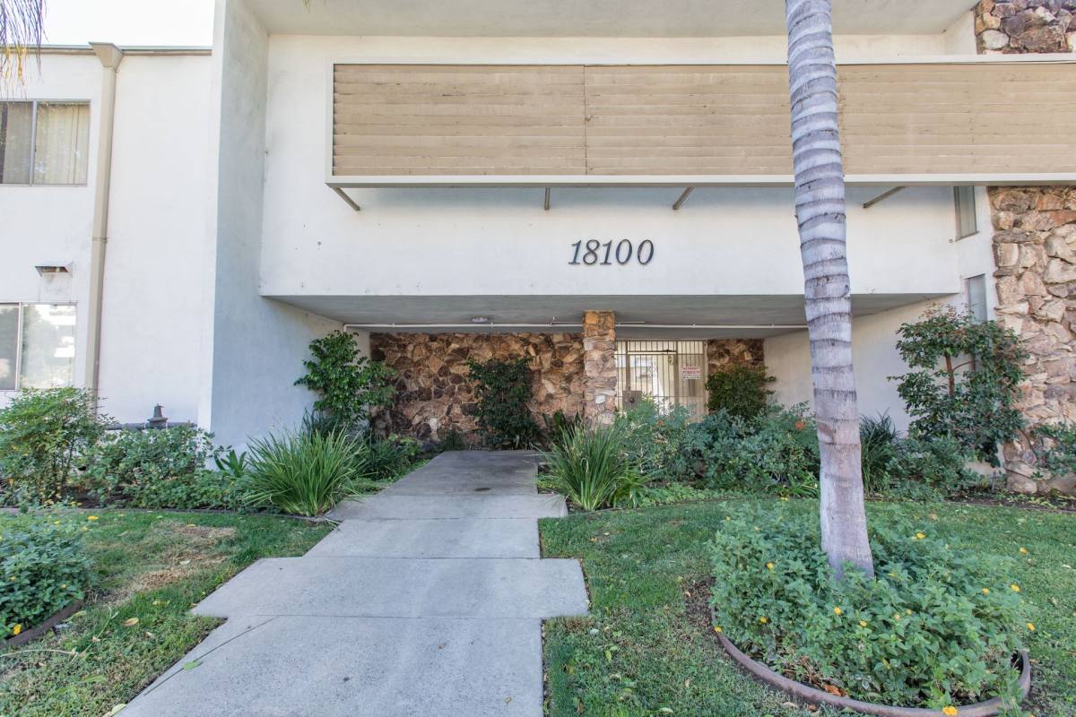 Apartment for rent at 18100 Roscoe Blvd, Northridge, CA 91325
