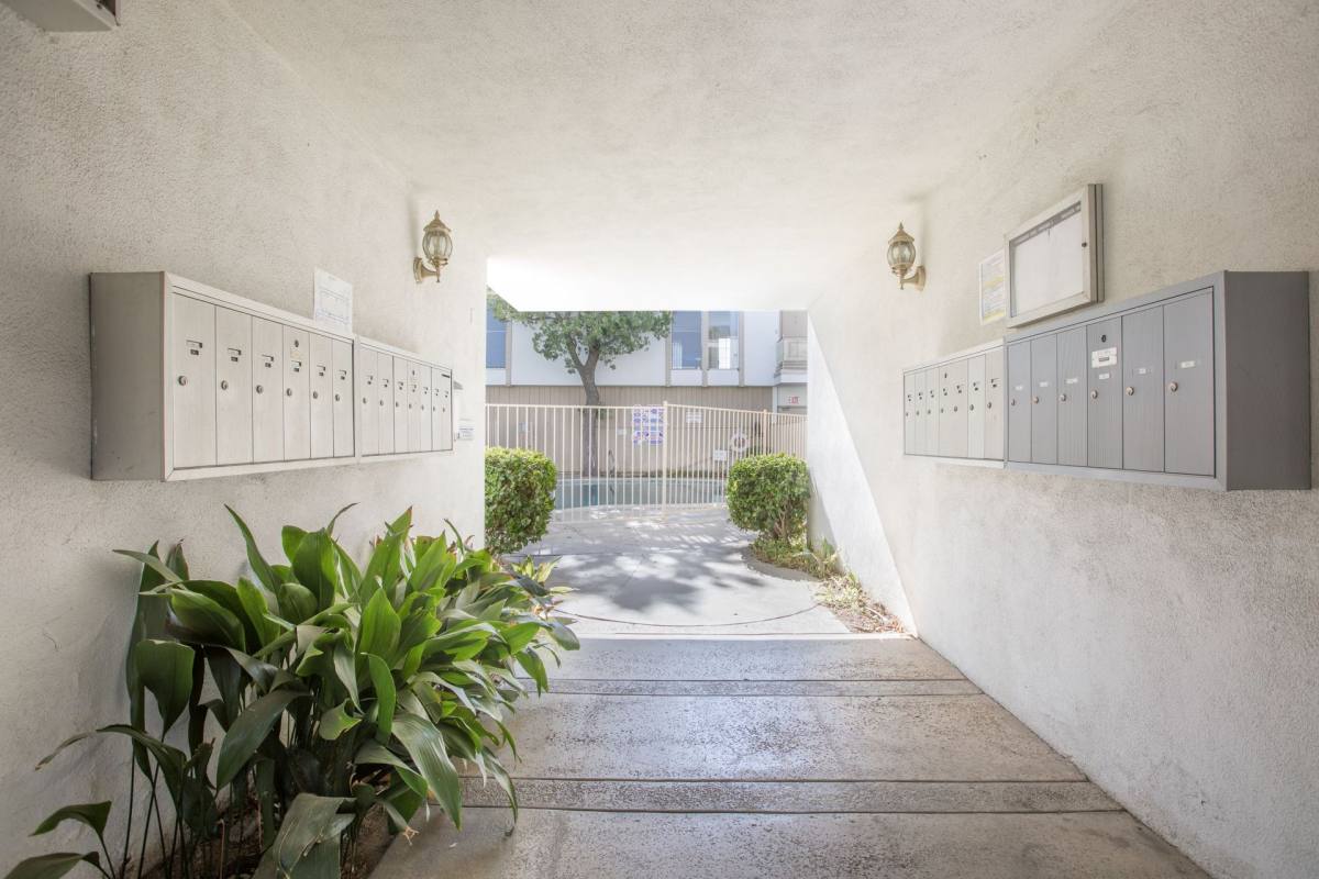 Apartment for rent at 18100 Roscoe Blvd, Northridge, CA 91325