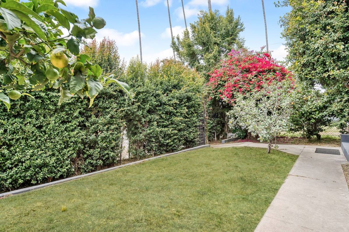 Apartment for rent at 1616 12th Ave, Los Angeles, CA 90019