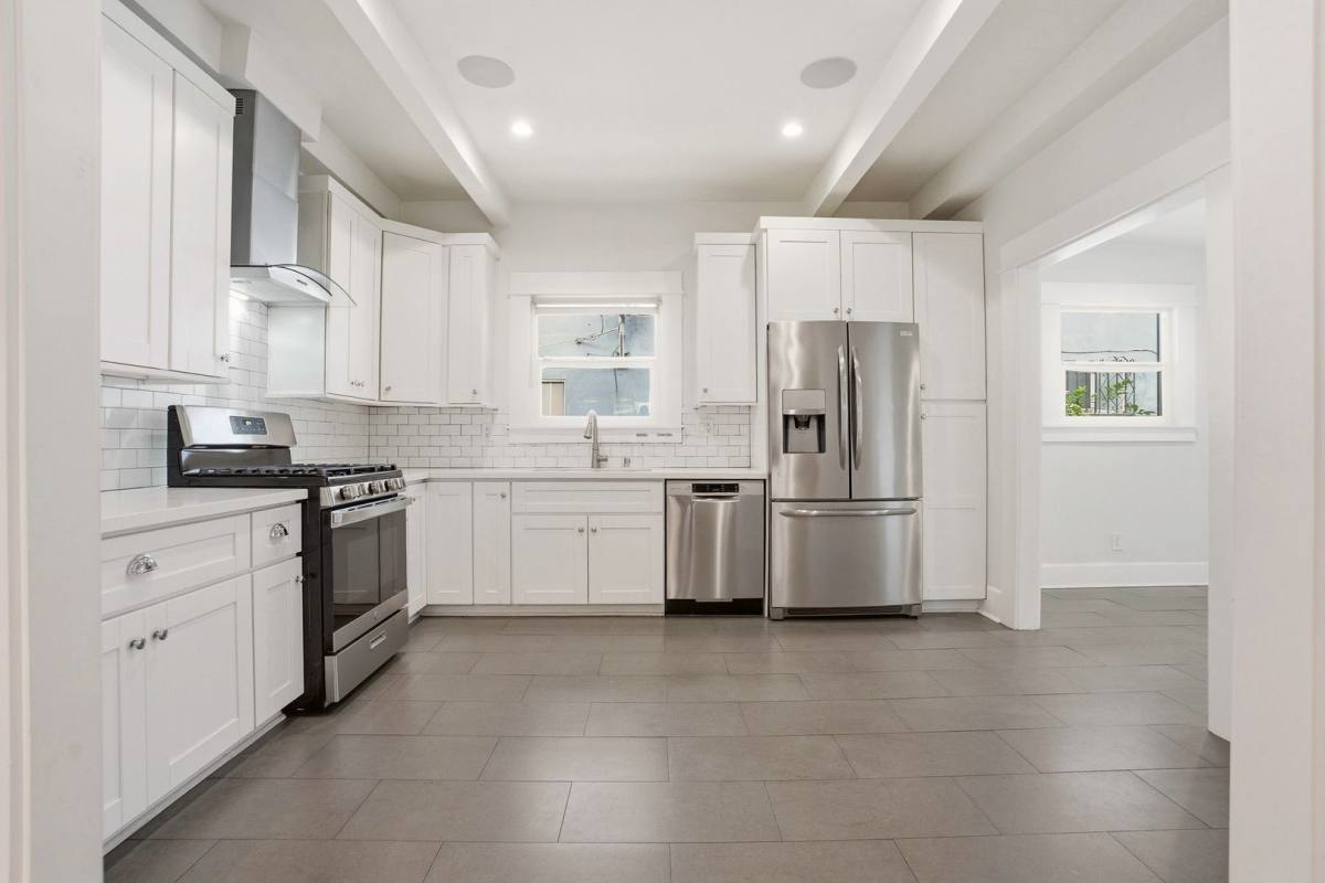 Apartment for rent at 1616 12th Ave, Los Angeles, CA 90019