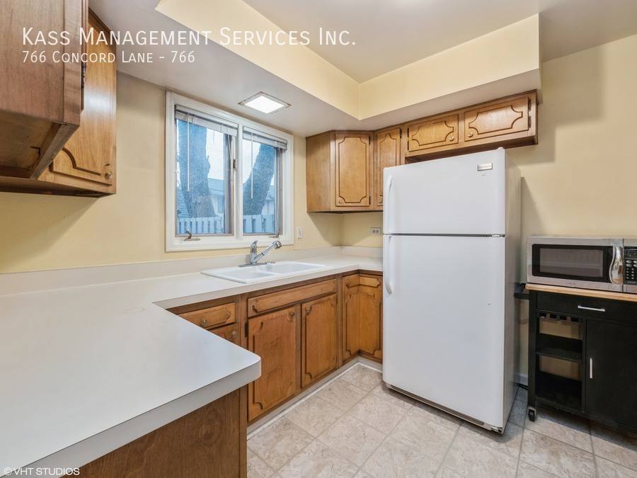 Townhouse for rent at 766 Concord Lane #766, Barrington, IL 60010