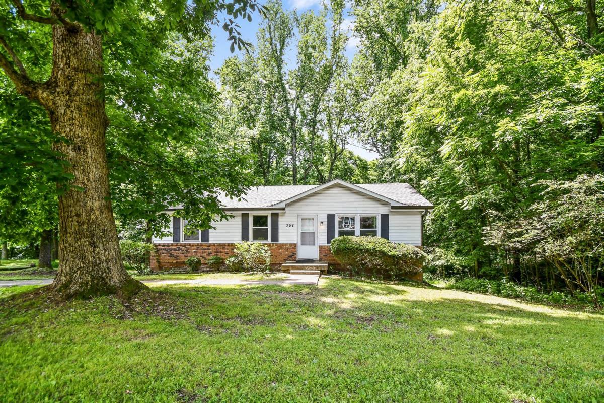 House for rent at 706 Kingsbury Rd, Clarksville, TN 37040