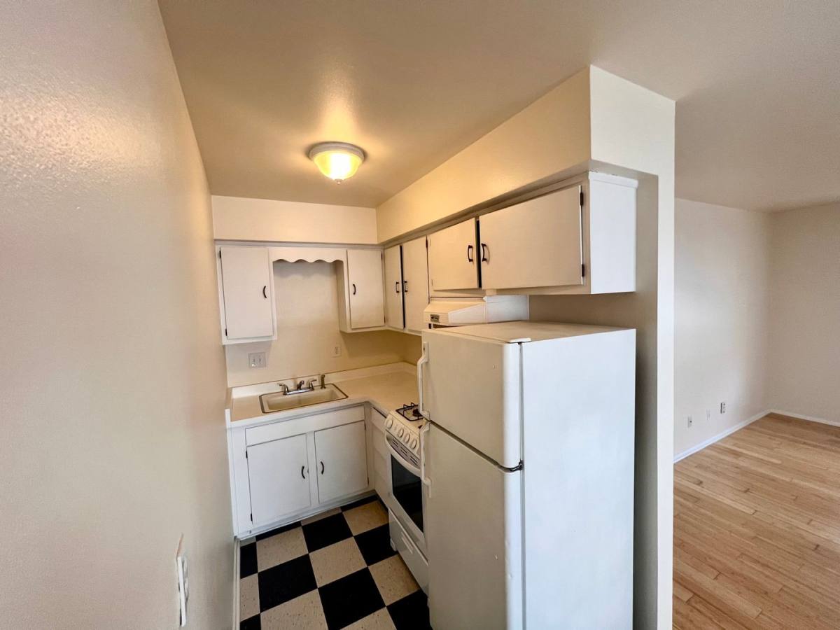 Apartment for rent at 1004 E Pleasant St, Milwaukee, WI 53202