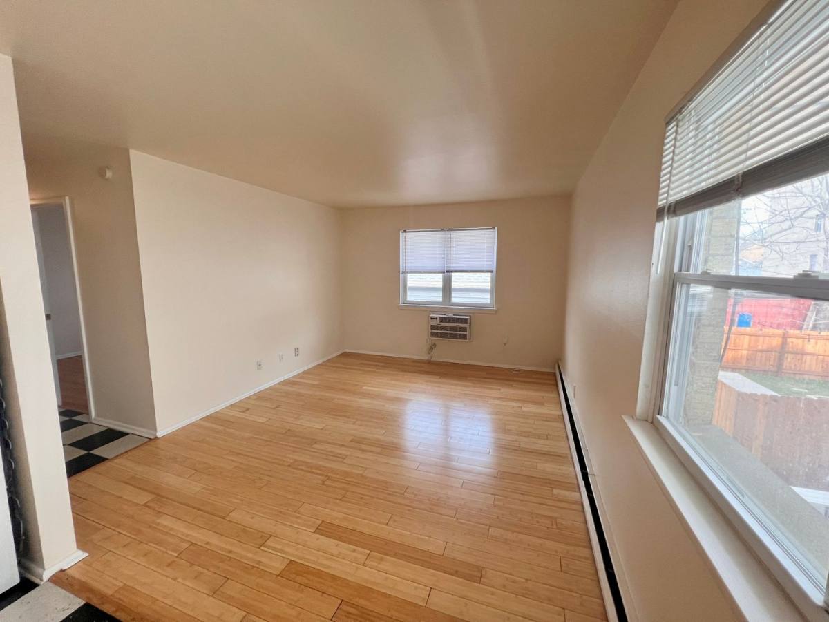 Apartment for rent at 1004 E Pleasant St, Milwaukee, WI 53202