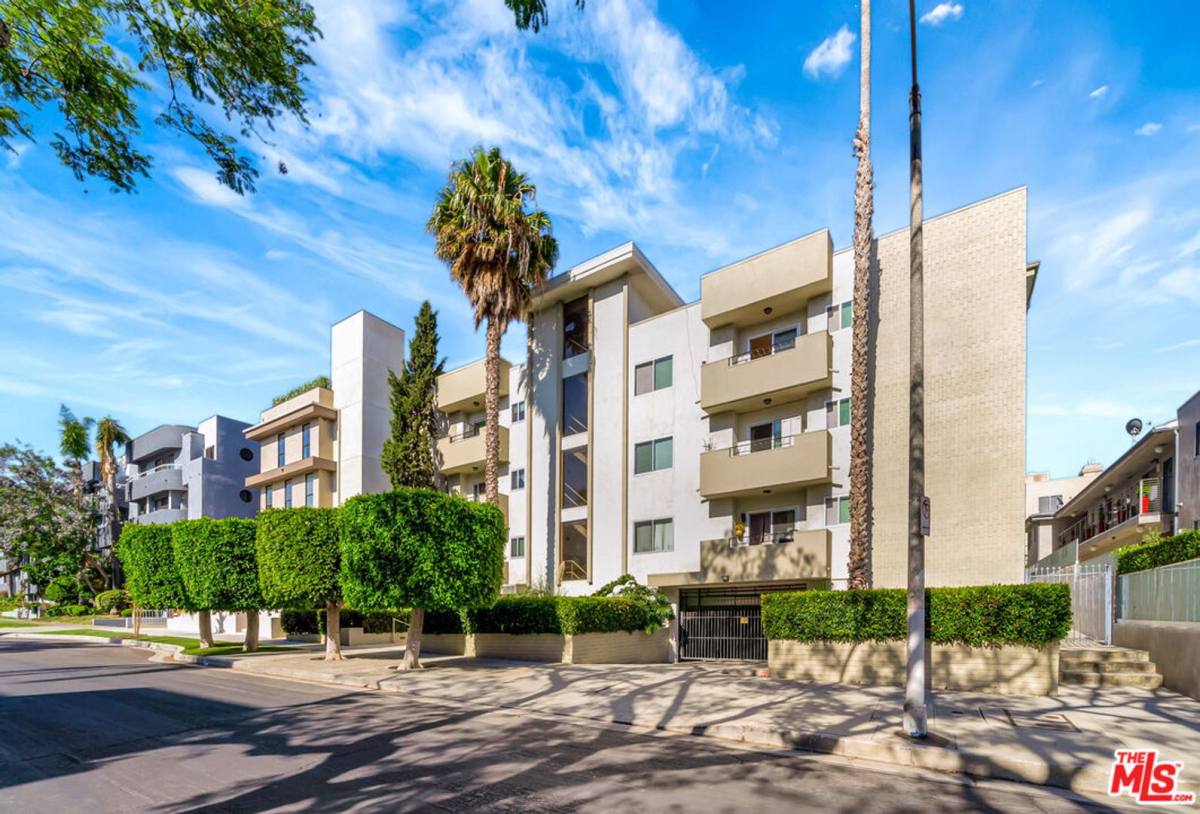 Apartment for rent at 1424 N Poinsettia Place, Los Angeles, CA 90046