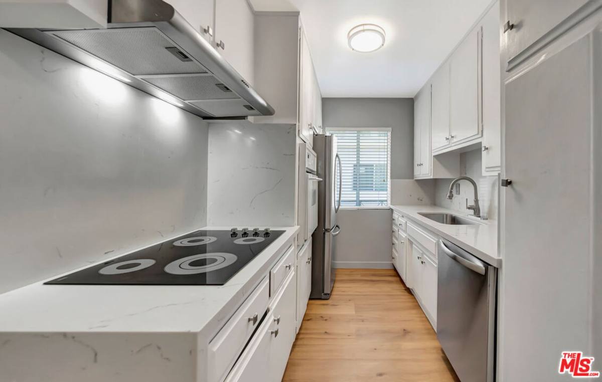 Apartment for rent at 1424 N Poinsettia Place, Los Angeles, CA 90046
