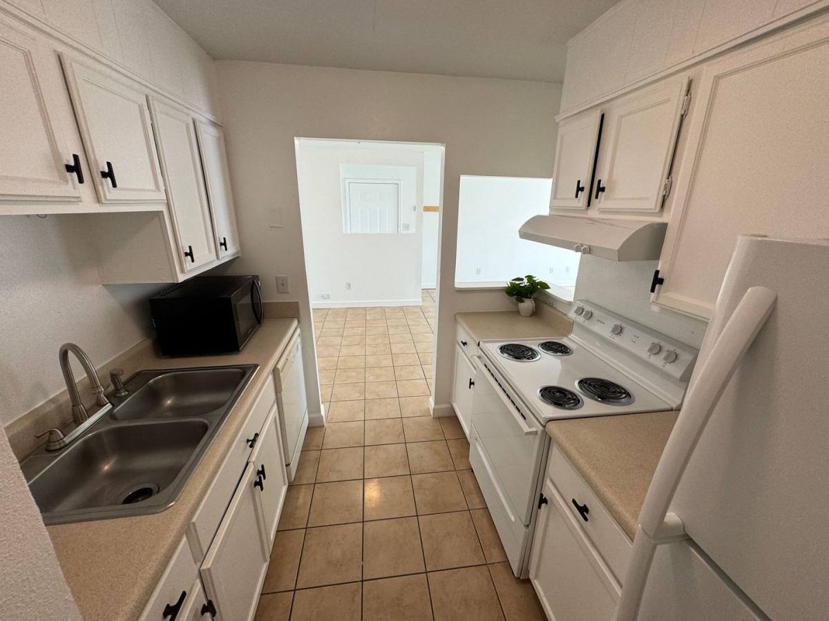 Townhouse for rent at 1600 Greenbriar Parkway, Gulf Breeze, FL 32563