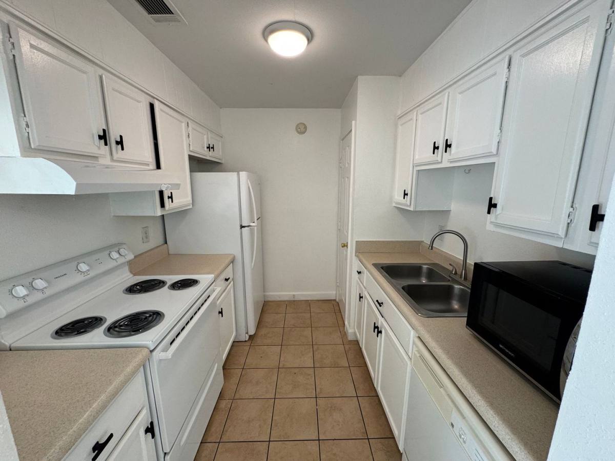 Townhouse for rent at 1600 Greenbriar Parkway, Gulf Breeze, FL 32563