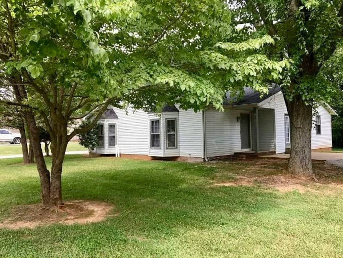 Apartment for rent at 1487 Nichols Dr, Clarksville, TN 37042